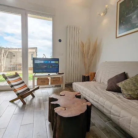 Le Woody Lodge, Large With Wooden Deck And With Garden View Next To Fontainebleau Forest 木屋 *